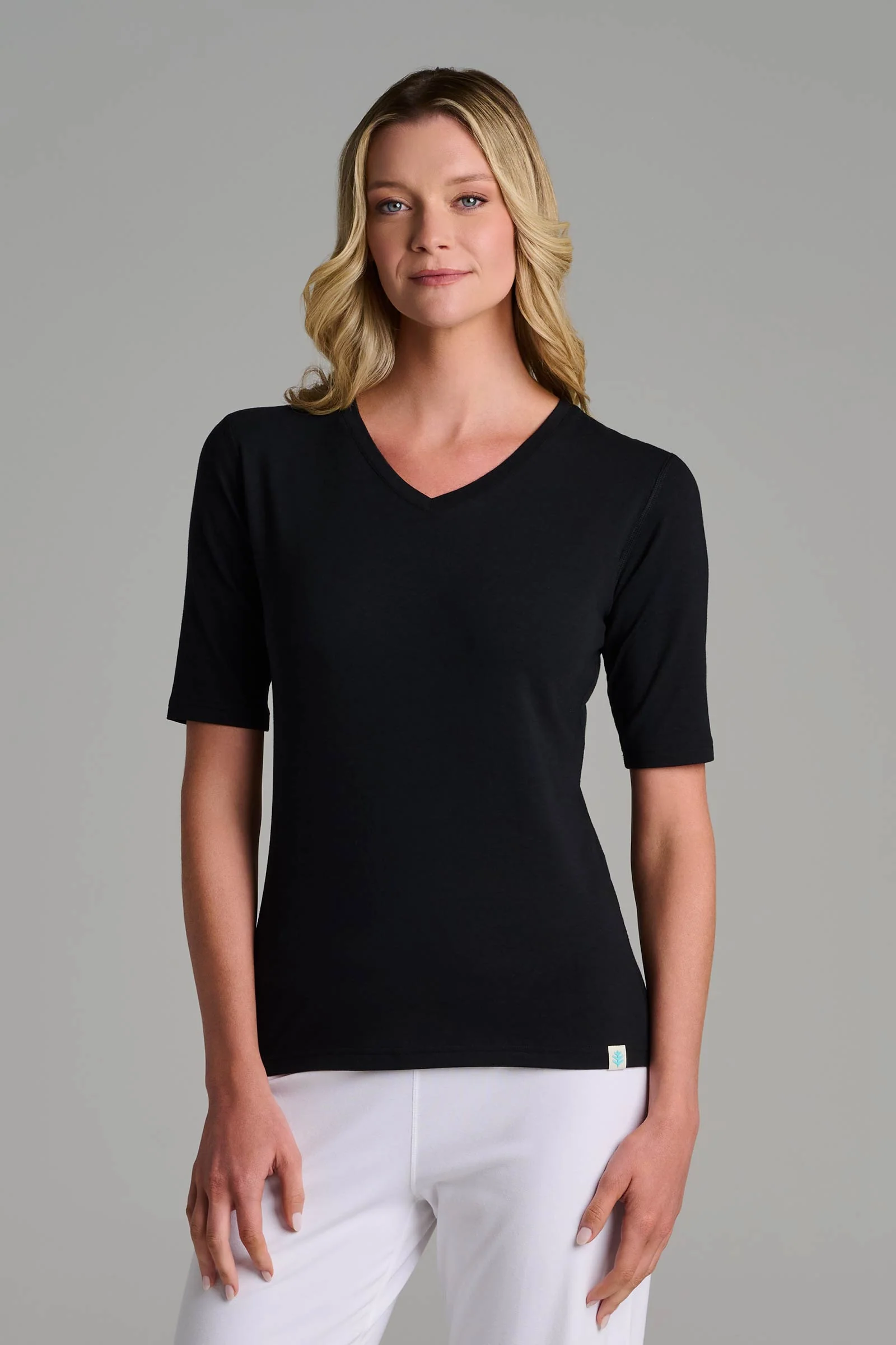 Women's Morada Fitted Short Sleeve V-Neck T-Shirt | Regular Parent