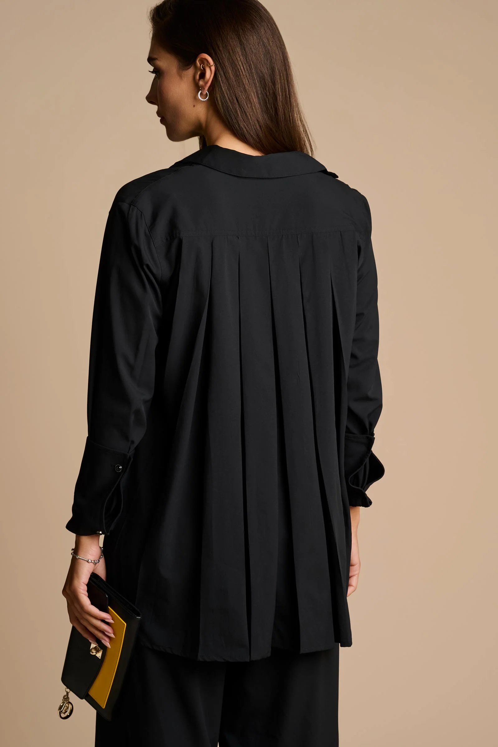 Rhodes Pleated Back Shirt | Black - Image 5