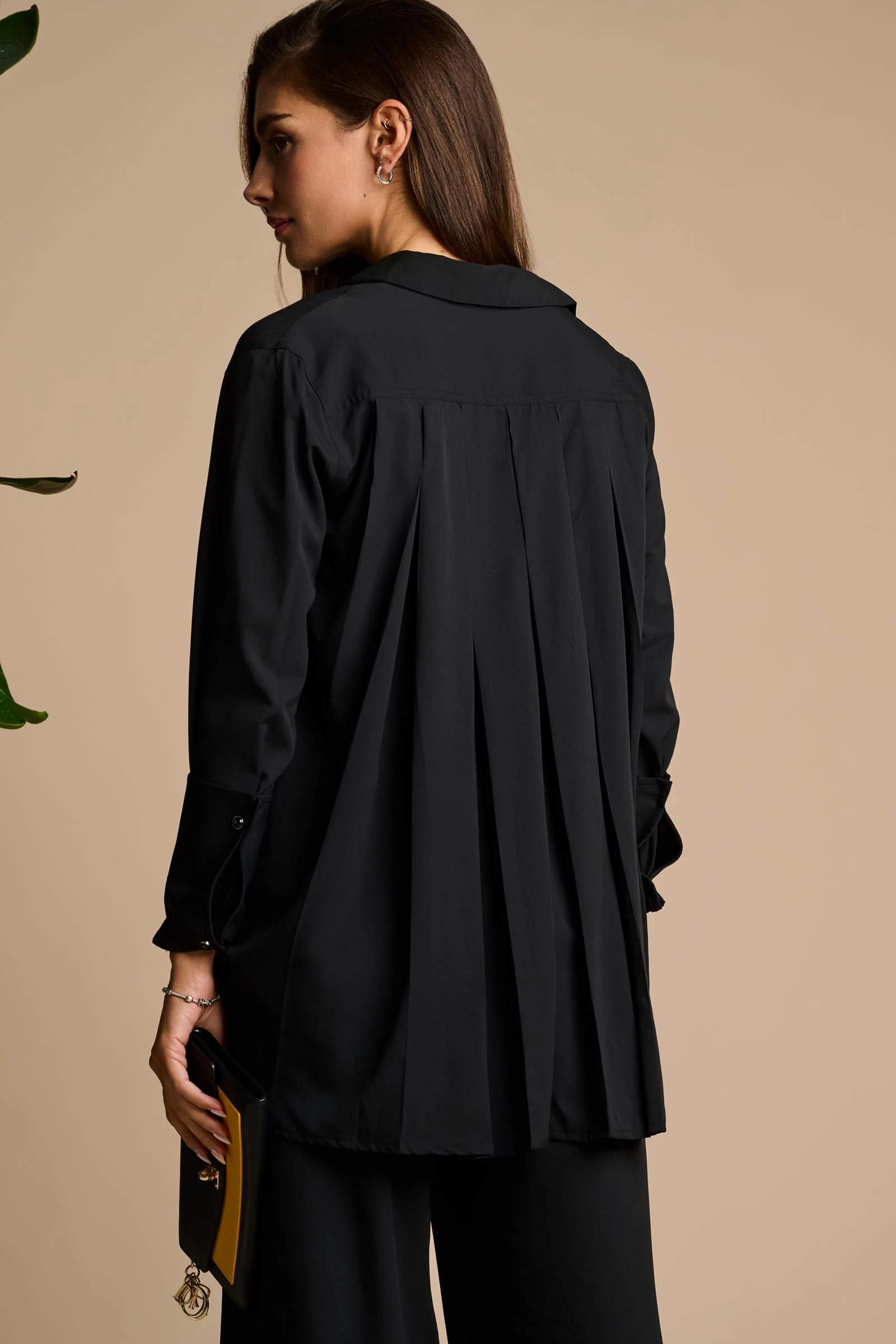 Rhodes Pleated Back Shirt | Black - Image 6