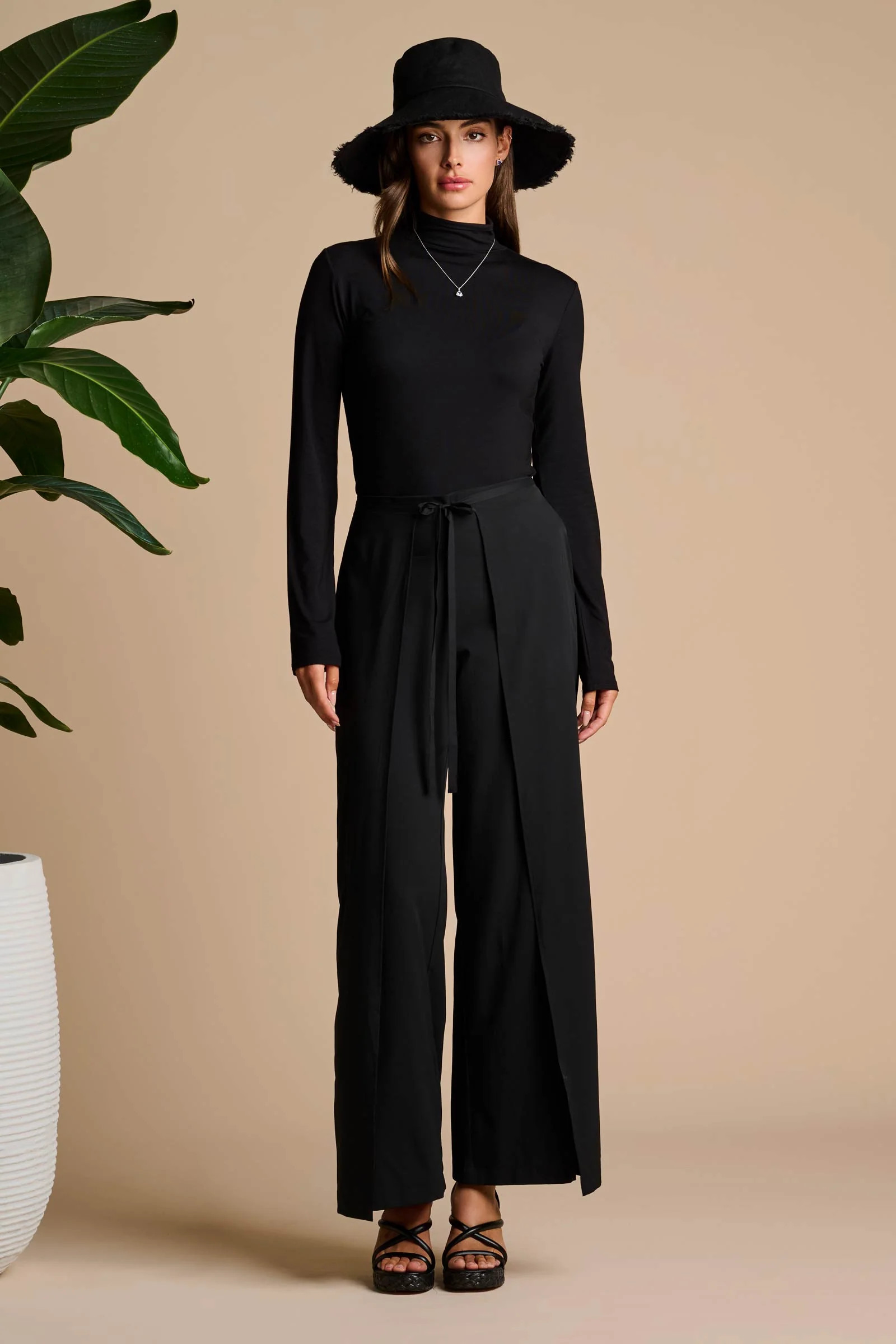 Roule Turtleneck Top | Black - Image 4