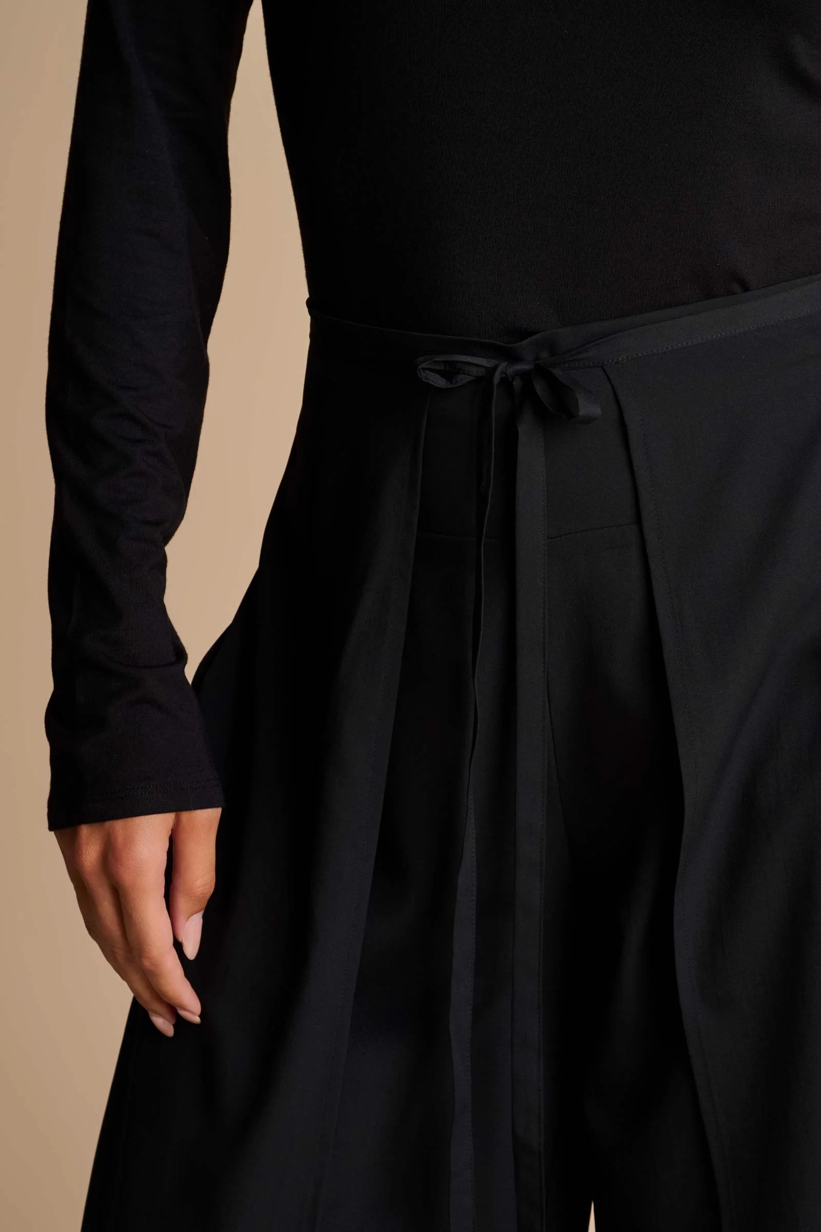 Roule Turtleneck Top | Black - Image 7