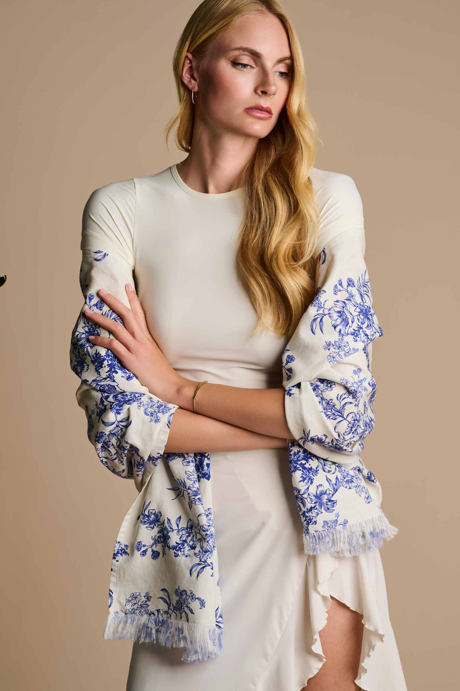 The Melbourne Shawl | Vanilla China Blue Damask - Image 2