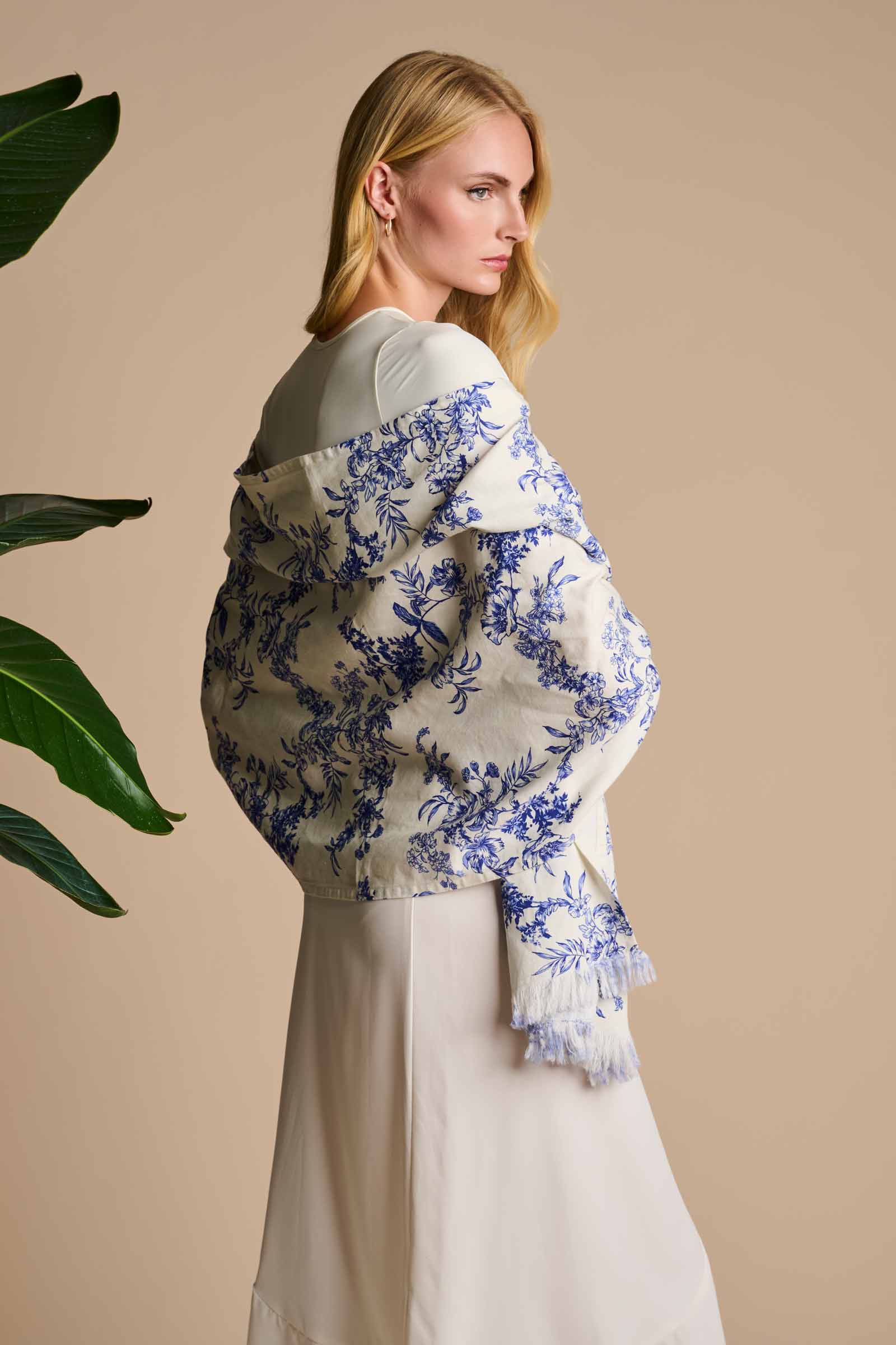 The Melbourne Shawl | Vanilla China Blue Damask - Image 5
